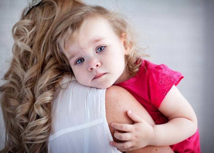 Offer-a-hug-to-a-child-that-is-experiencing-a-tantrum